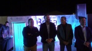 Presentación de la inauguración del centro de lavado de Brisa Coffee & Car en el escenario del evento